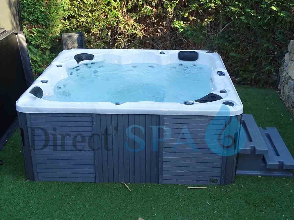 jacuzzi-extérieur-PHILADELPHIE-ALPES-MARITIME-SPA-5-PLACES